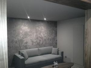 plafond-tendu-a-froid-mat-taupe