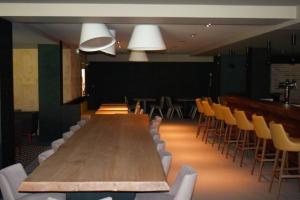 restaurant-plafond-tendu-a-froid