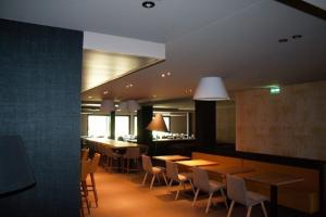 plafond-acoustique-taupe