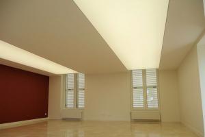 plafond-tendu-bande-retro-eclaires