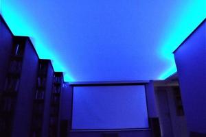 plafond-tendu-retro-eclaires-bordure